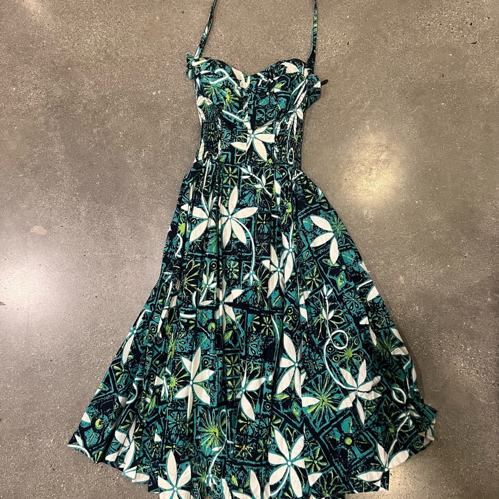 Vintage Alfred Shaheen Hawaiian print dress bought in Hong Kong